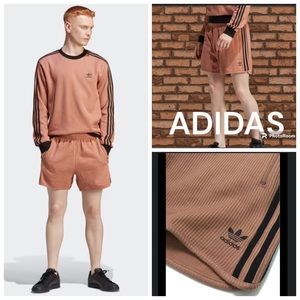 adidas ADICOLOR CLASSICS WAFFLE SHORTS.